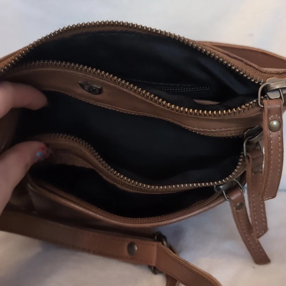 Cochoa Brown Leather Crossbody Purse Travel Bag Adjustable Strap - Picture 8 of 9